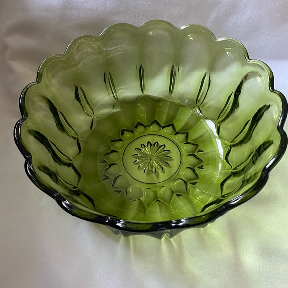 Dining Vintage Green Glass Serving Or Centerpiece Bowl Poshmark